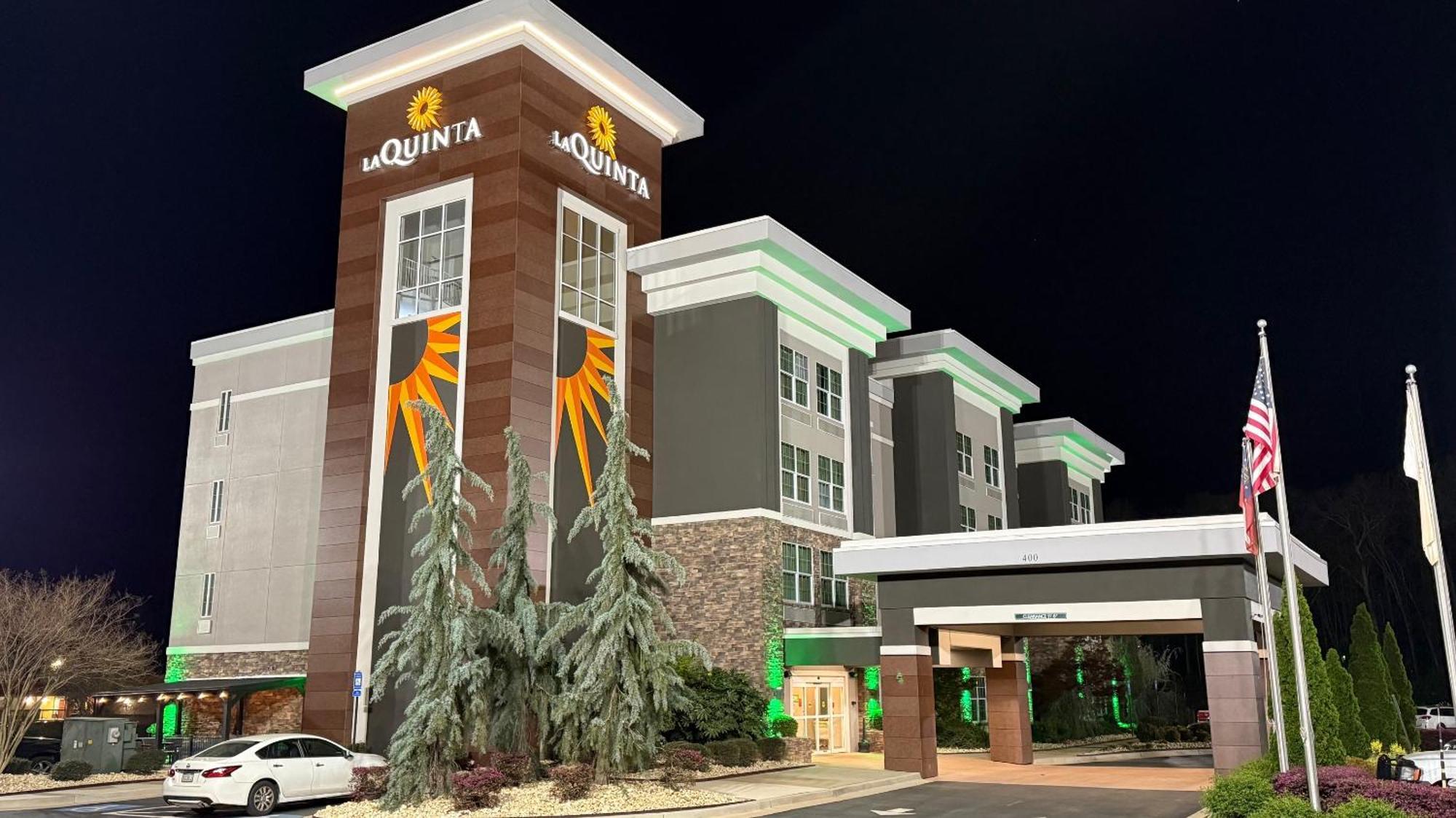 La Quinta By Wyndham Forsyth Hotel Exterior photo